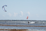 <b>Simon kitesurfar</b><br>På väg upp till Göteborg svängde vi förbi Björkäng där Simon var och kitesurfade<br>Tagen 16:04 den 20 juni 2009 av Karl-Petter Åkesson