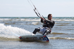 <b>Simon kitesurfar</b><br><br>Tagen 16:31 den 20 juni 2009 av Karl-Petter Åkesson