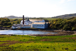 <b>Lagavulin</b><br>På sin väg tillbaka tar Johan chansen att fotografera Lagavulin från en liten annan vinkel än vad vi kunde komma till tidigare på dagen.<br>Tagen 18:03 den 25 maj 2010 av Johan Bergström