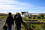 <b>På väg tillbaka</b><br>Och en liten frisk promenad tillbaka till Glen Machrie. Men det var bara nyttigt med tanke på frukosten. Fast de rejäla frukostarna var också tacksamma så man inte börja smakningen på tom mage.<br>Tagen 09:15 den 26 maj 2010 av Karl-Petter Åkesson