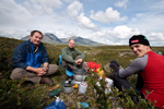 Lunchpaus med Helagsmassivet i bakgrunden.<br>Tagen 14:27 den 29 juli 2009