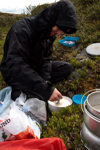 Tobbe lagar dagens lunch.<br>Tagen 14:42 den 29 juli 2009